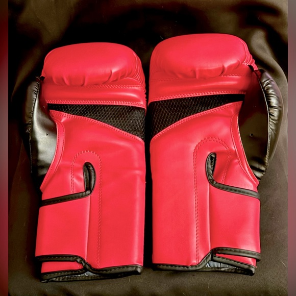 9R Women’s Girls Hot Pink 10oz  Kickboxing Gloves - Picture 4 of 4